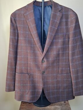 Jos A Bank Tailored Fit Burgandy Brown W/Blue Windowpane Sports Coat;  Sz. 40R